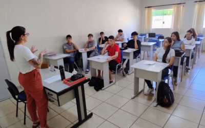 Aula teórica reforça boas práticas no curso de culinária