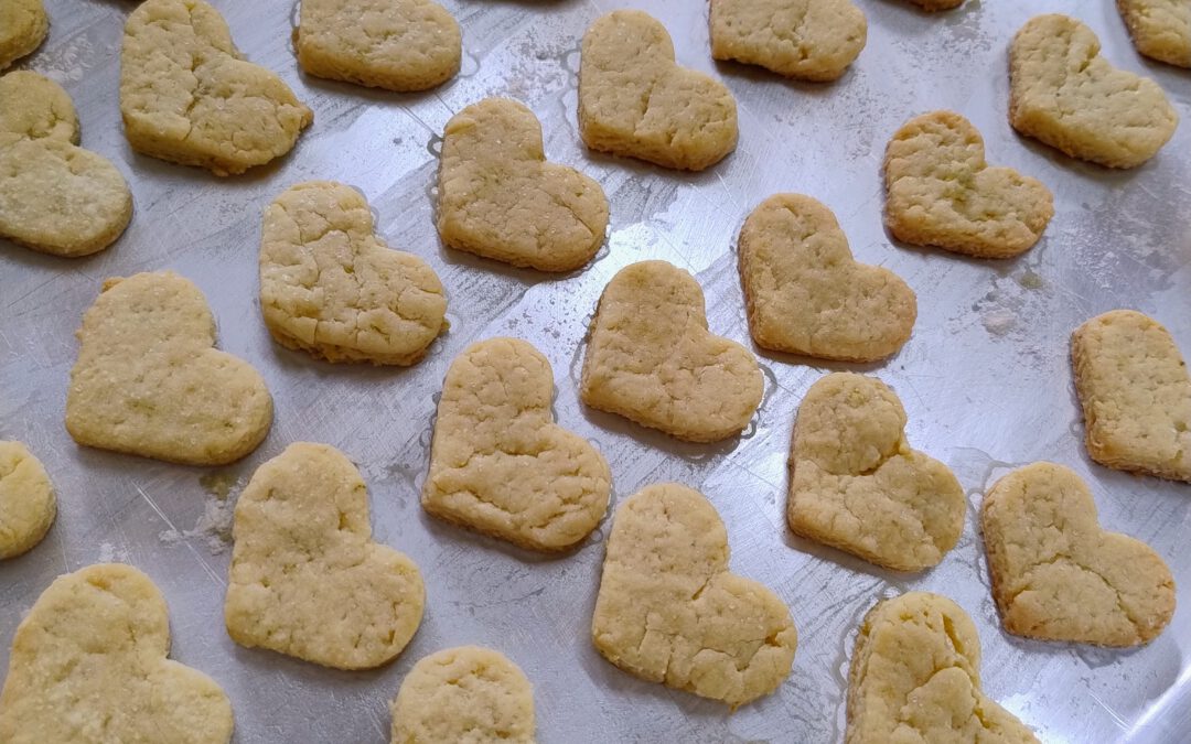 Curso de culinária : jovens aprendem a fazer biscoito de limão