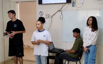 Jovens aprendizes apresentam tema sobre combate às drogas e ao alcoolismo