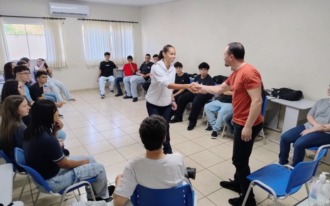 Legião Mirim promove curso de Garçom e Atendimento ao Cliente
