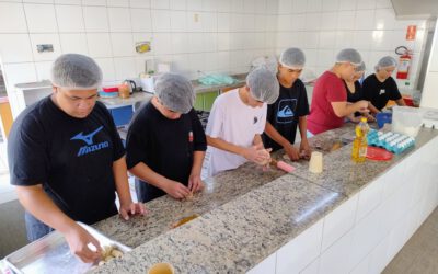 Curso de culinária traz receita saborosa e prática para os adolescentes