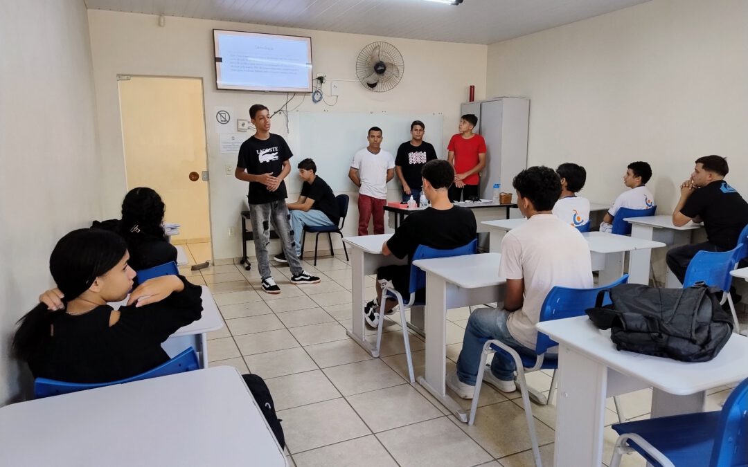Jovens aprendem sobre sustentabilidade com tema Lixo Zero