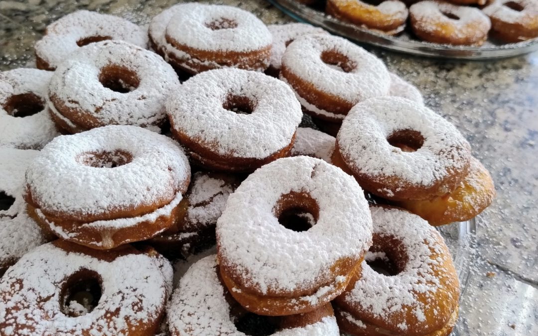 Mão na massa: jovens aprendem a preparar donuts