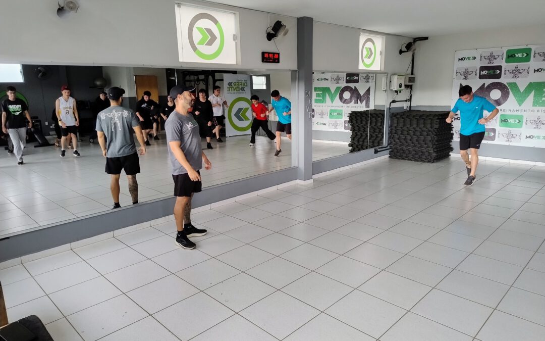 Academia Move recebe jovens da Legião Mirim para uma experiência educativa
