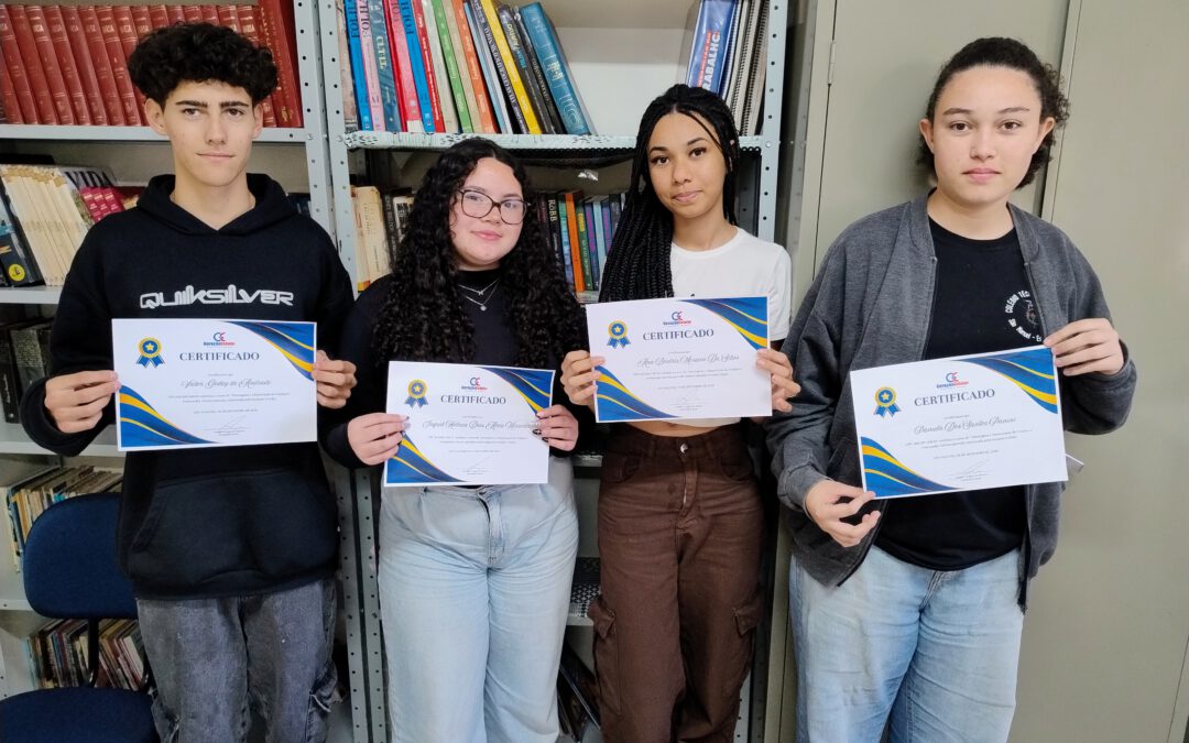 Curso de Assistência Técnica de Celulares chega ao fim com entrega de certificados